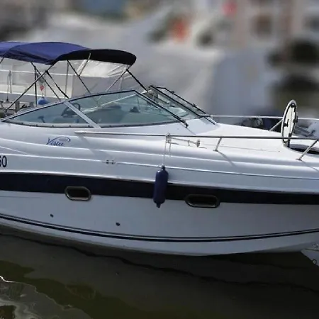 Honeysuckle Rose Boat 船屋
