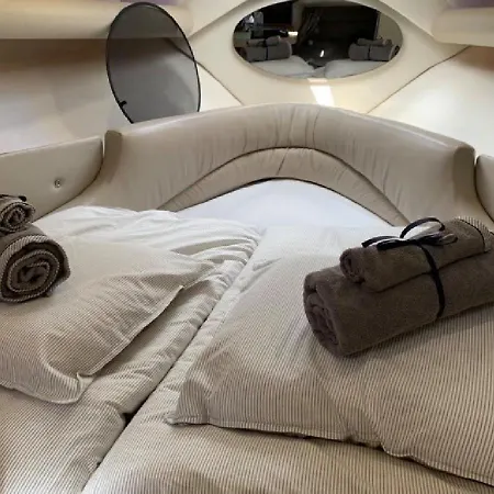 Honeysuckle Rose Boat بوتيل *