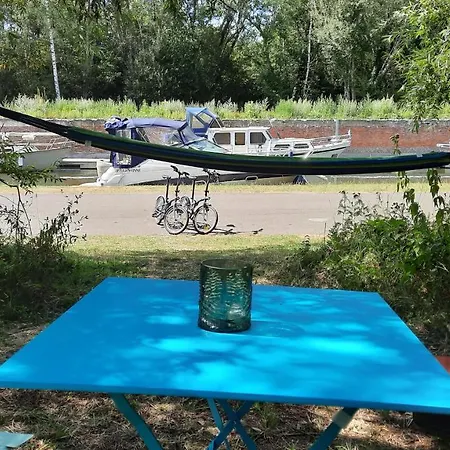 Honeysuckle Rose Boat بوتيل *